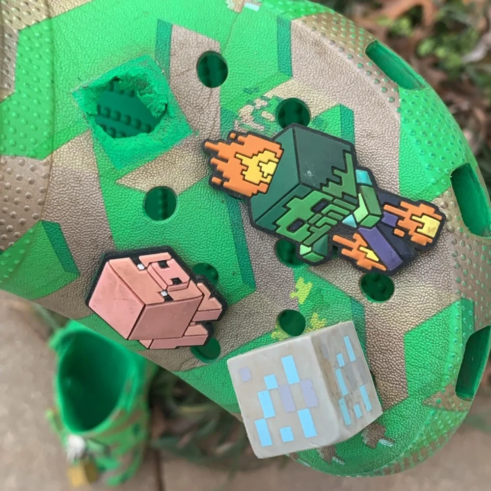 Crocs
Big Kids Minecraft Classic Clogs from Finish Line - Picture 11 of 13